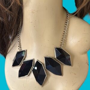 BLACK HEXAGON STATEMENT NECKLACE‎